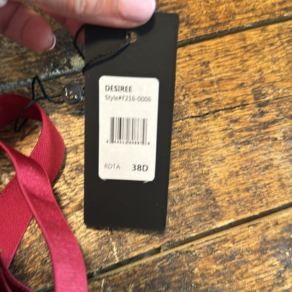 NWT Fredericks red lace bra - Picture 3 of 4